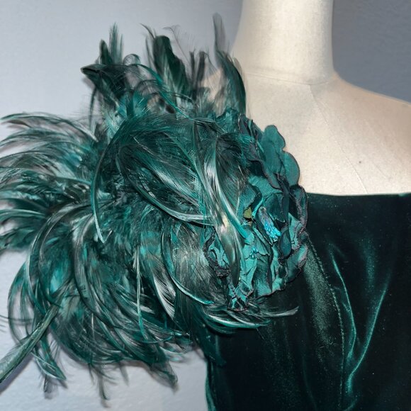 80'S VICTOR COSTA for I. MAGNIN EMERALD GREEN VELVET & FEATHER COCKTAIL DRESS 4 - Picture 4 of 10